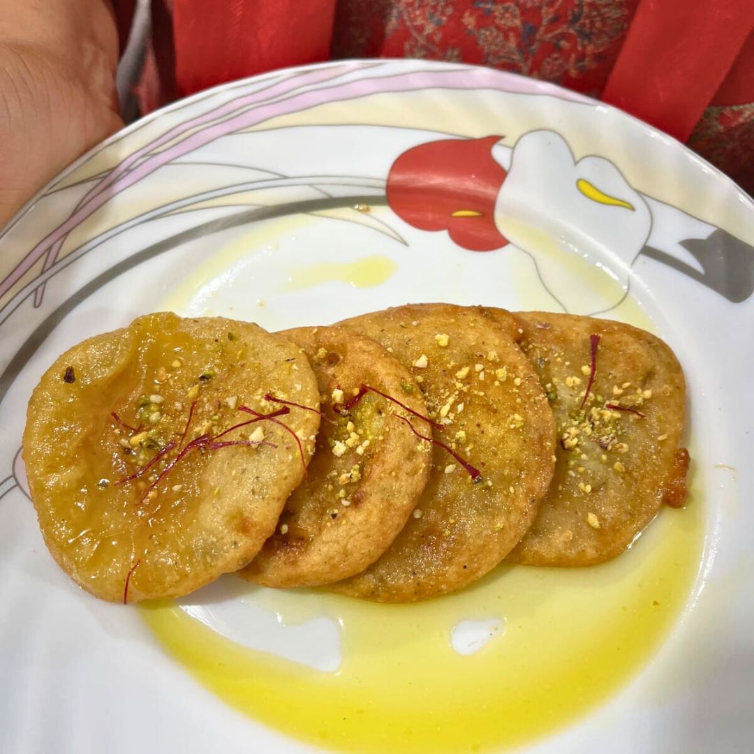 मालपुआ रेसिपी | घर पर बनाएं बिहारी स्टाइल मालपुआ रबड़ी के साथ 3 https://www.jhajistore.com/cdn/shop/articles/20250127055502-feature.jpg?v=1772033840