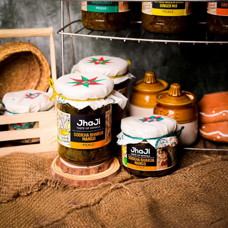 Diordiychuk fotosuratda oyoqlari yoyilgan